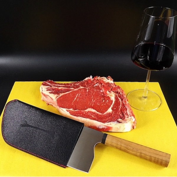 coltello e mannaretta orientale insieme